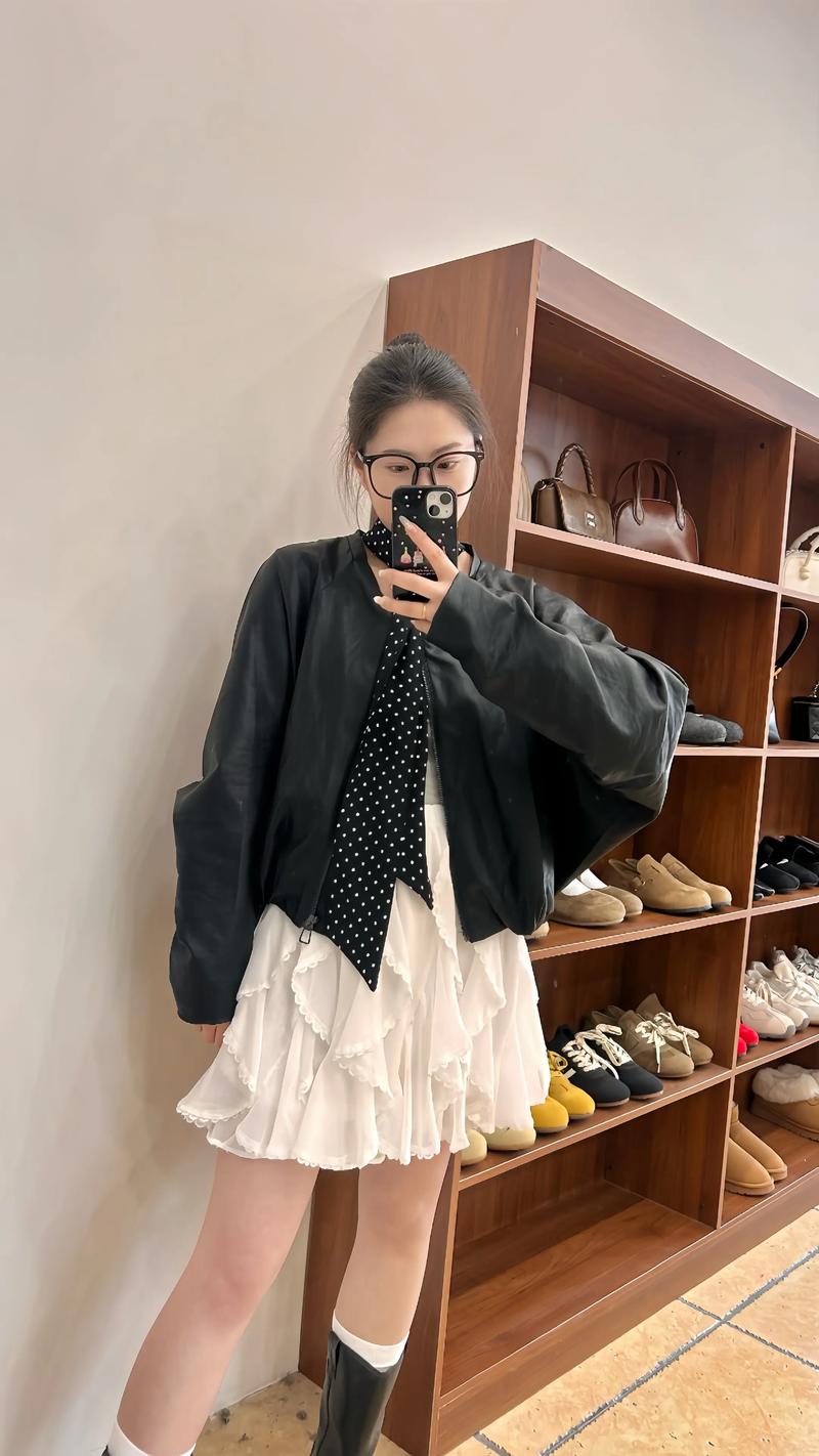 虹口区服装店：传统与现代并存的艺术小巷