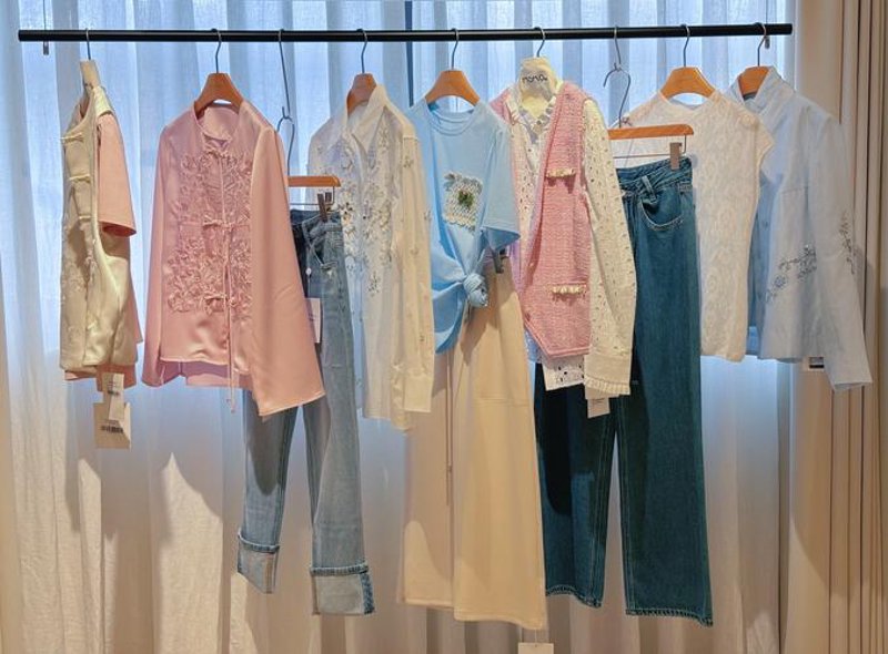 服装行业新趋势：小喜服装如何引领潮流
